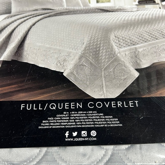BRAND NEW Lyndon Coverlet Silver 90x90 - Full Queen Size - Picture 4 of 6